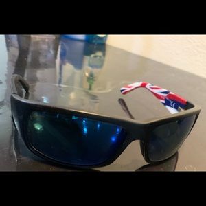Maui Jim sunglass readers Hawaiian flag edition